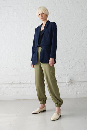 woman wearing 2-in-1 convertible blazer jacket made from GOTS organic cotton in navy blue