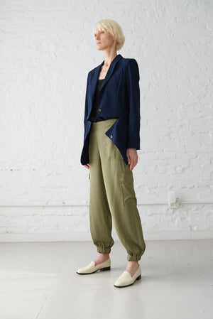 woman wearing 2-in-1 convertible blazer jacket made from GOTS organic cotton in navy blue 3/4 view